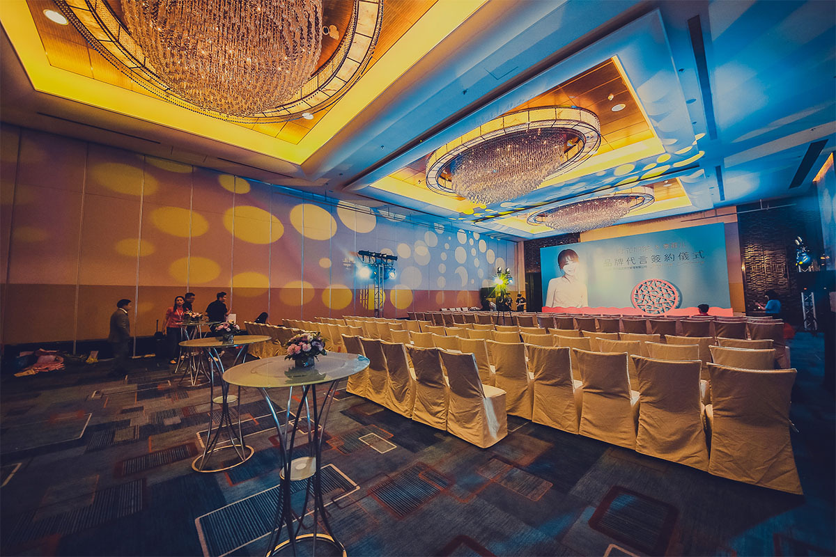 ”尋花吻茶“品牌代言簽約儀式 ”尋花吻茶“品牌代言簽約儀式